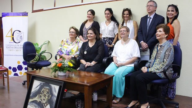 Homenaje en la biblioteca Hugo Lindo